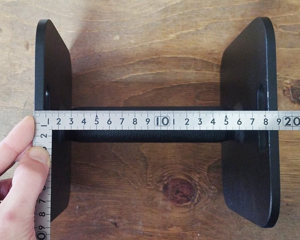 「Eisenlink 可変式スクエアダンベル 36kgセット」のダンベル本体（以下、ハンドル）部分の長さは、約190mmです。